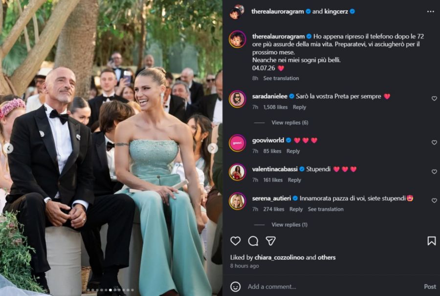 Papa Eros verfolgt die Zeremonie sichtlich bewegt mit Mama Michelle Hunziker aus der ersten Reihe.