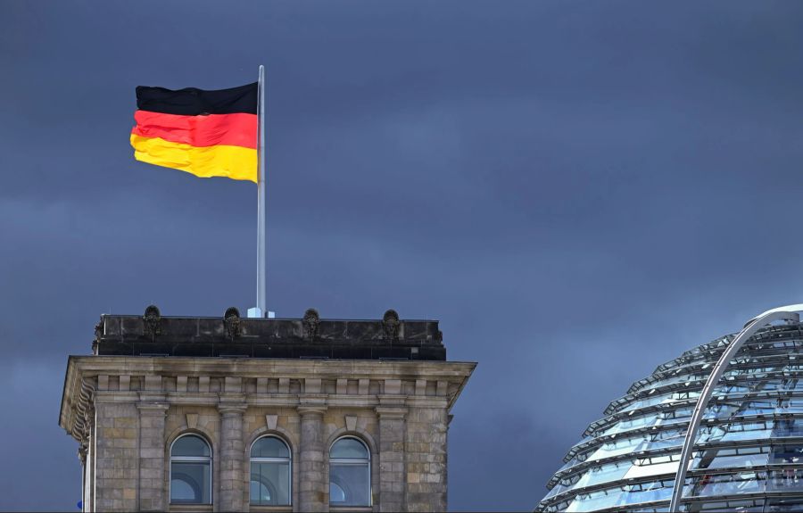 Denn die sogenannte Brandmauer gegen rechts scheint in Deutschland gut 35 Jahre nach dem Fall der Berliner Mauer stabil zu sein.