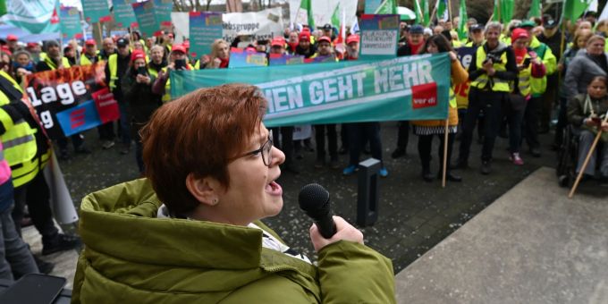 Verdi-Vize Christine Behle kündigt mögliche Eskalation vor Bundestagswahl in Deutschland an. (Archivbild) Christine Behle