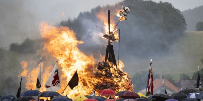 Die Böögg-Verbrennung fand 2024 Heiden AR statt. Böögg