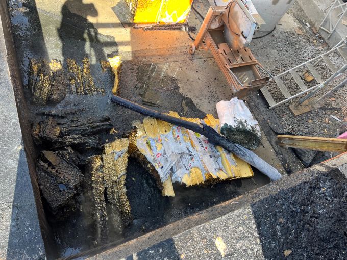 Isoliermaterial war bei Schweissarbeiten in Brand geraten. Sachschaden