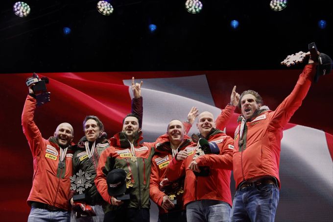 Den Sechsfach-Triumph werden die Schweizer ja wohl noch feiern dürfen? Ski-WM Team-Kombi Schweiz