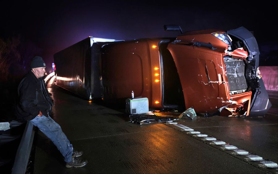 Es soll in den nächsten Stunden zu weiteren Tornados kommen.