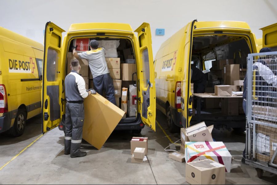 Zwar hätten Anwohner und Zulieferdienste weiterhin Zufahrt, schreibt die Post.