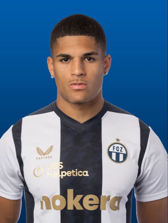 Daniel Denoon ist Verteidiger beim FC Zürich. Daniel Denoon fcz