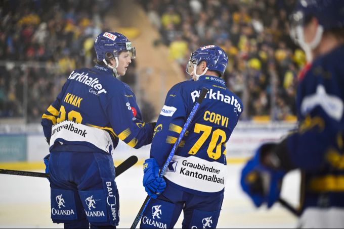 Enzo Corvi (rechts) steht dem HC Davos in dieser Saison nicht mehr zur Verfügung. HC Davos