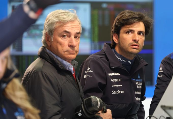 Carlos Sainz mit seinem Vater Carlos Sainz Sr. beim Vorsaison-Test der Formel 1 in Bahrain. Sainz Williams Formel 1