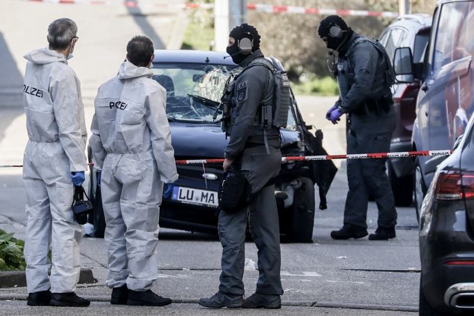 Mindestens zwei Personen wurden bei der Amokfahrt in Mannheim getötet. Es soll mindestens 25 Verletzte geben. Mannheim Amokfahrt