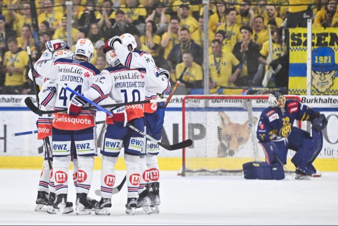 Die Zürcher können gegen Ende des Mitteldrittels über den Anschlusstreffer zum 1:2 jubeln. ZSC