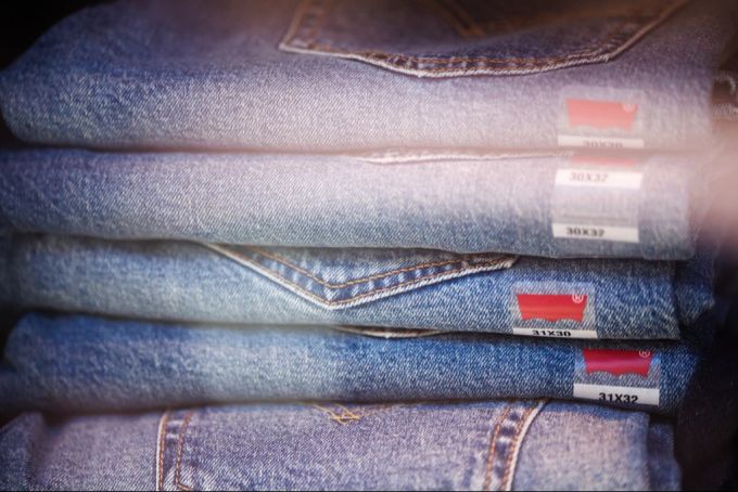 Werden wegen den Trump-Zöllen wohl teurer: Jeans von Levi's. Levi's