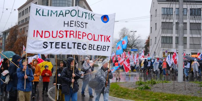 Klimastreik Schweiz bei einer Demonstration zum Erhalt der Stahlwerke in Gerlafingen und Emmenbrücke. Klimastreik Schweiz