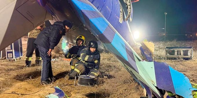 Aserbaidschan sprach nach dem Absturz vom Einsatz einer Waffe gegen das Passagierflugzeug. Passagierflugzeug in Kasachstan
