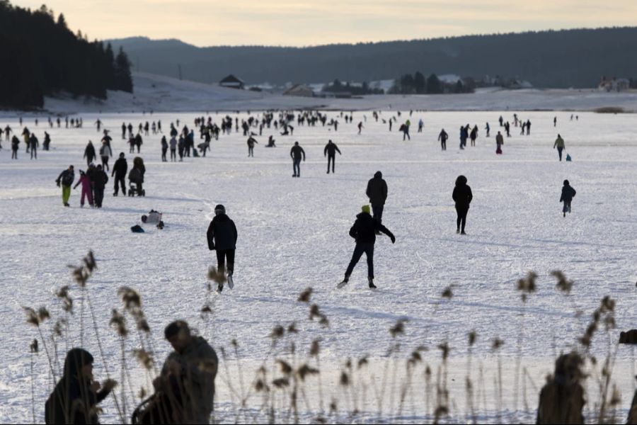 Der Lac de Taillères friert auch jedes Jahr zu, zuletzt aber immer später.