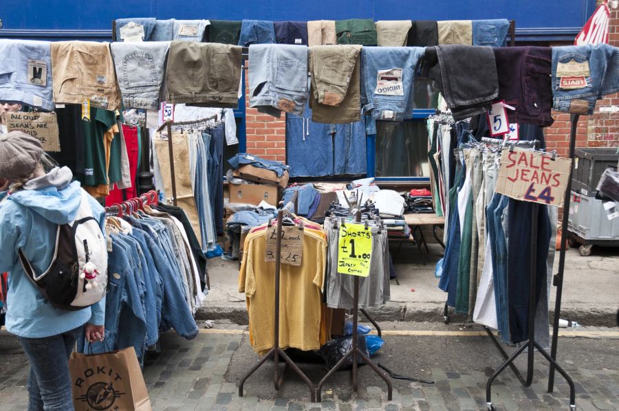 flohmarkt mit jeans