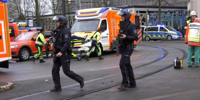Nach den Schüssen am Landgericht Bielefeld schwebt laut Polizei keines der Opfer mehr in Lebensgefahr. (Archivbild) Polizei