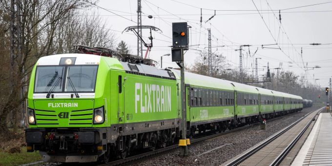 «Unsere Reisezeiten im Fernverkehr können sich heute mit allen Wettbewerbern messen.» «Unsere Reisezeiten im Fernverkehr können sich heute mit allen Wettbewerbern messen.»