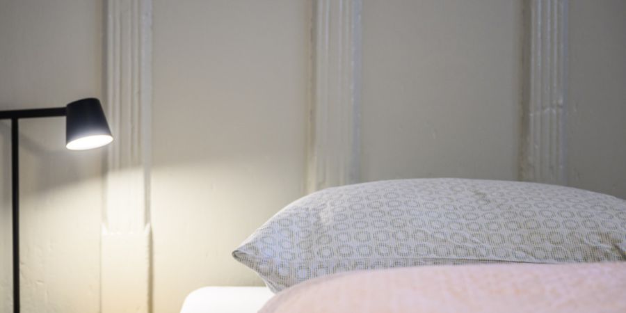 «Housing First Plus» ermöglicht weitgehend selbstständiges Wohnen in möblierten und abschliessbaren Wohnungen. (Symbolbild)
