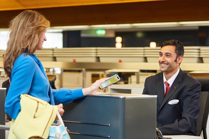 Frau, Herr oder Divers? Die Geschlechtsangabe bei Flugbuchungen hat verschiedene Gründe und ist nicht bei jeder Reise gleich relevant. Bild: Swissport