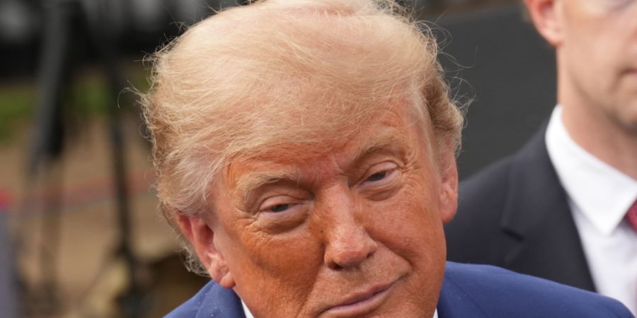 US-Präsident Trump sagt nach einem Treffen mit Chefs von KI-Unternehmen, dass die Firmen sich gegenseitig kontrollieren sollen.