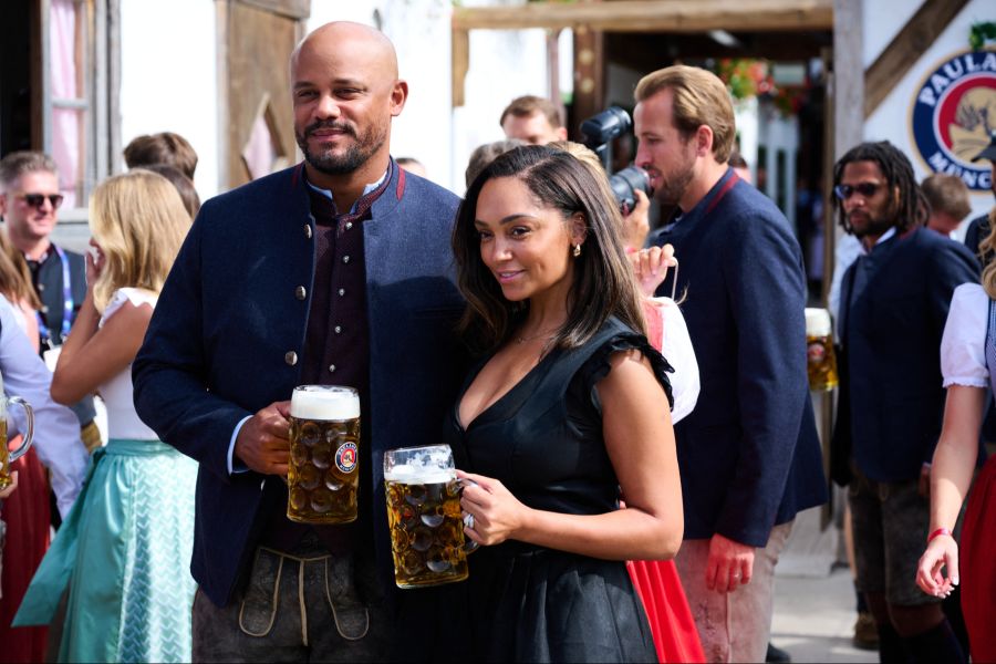 Trainer Vincent Kompany mit seiner Partnerin.
