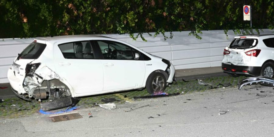Bei einem missglückten Parkiermanöver am Geissensteinring in Luzern nahmen abgestellte Autos Schaden.