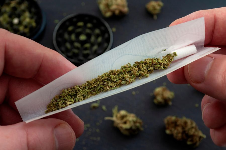 Cannabis. Die Bezugsmenge ist dabei pro Tag und pro Monat begrenzt.