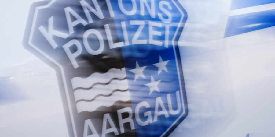 Die Kantonspolizei Aargau untersucht den Hergang eines Unfalls in Mellingen. (Symbolbild)