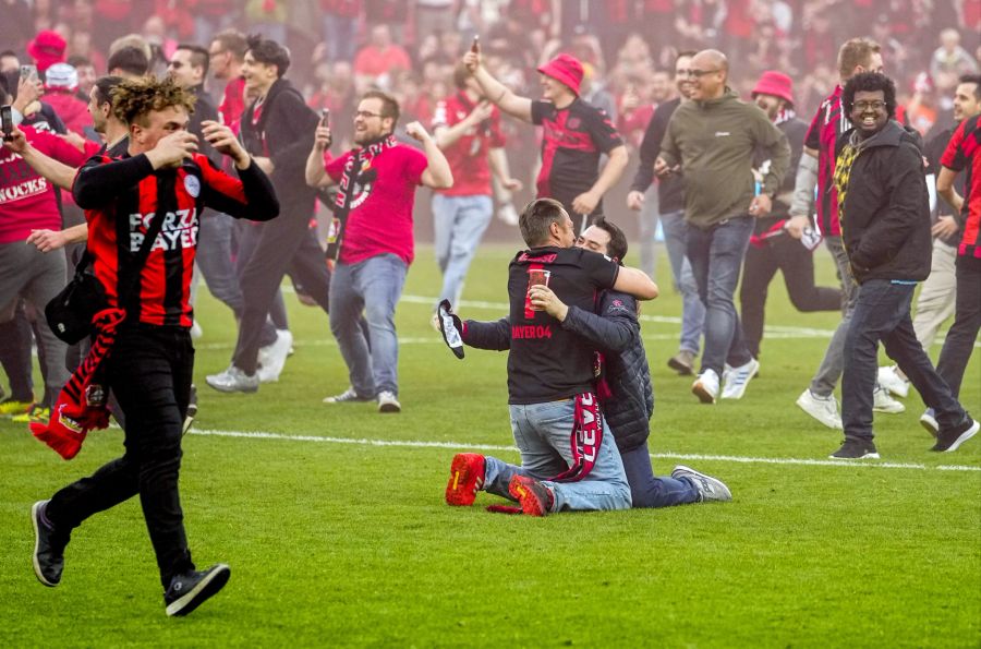 Bei den Fans brechen nach dem Meistertitel alle Dämme.