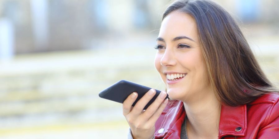 Frau mit Smartphone