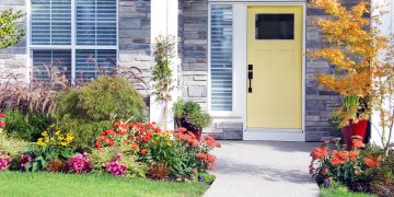 Vorgarten, Blumen, Haustür, bunt