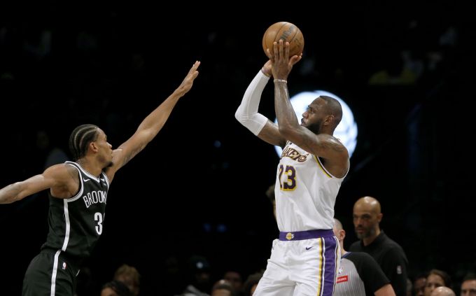 LeBron James im Einsatz für die LA Lakers in der NBA. LeBron James NBA Lakers