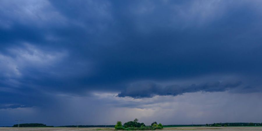 Regen und Sturm erwartet. (Archivbild)