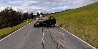 Ricken SG - Fahrerin (88) baut Unfall mit Totalschaden