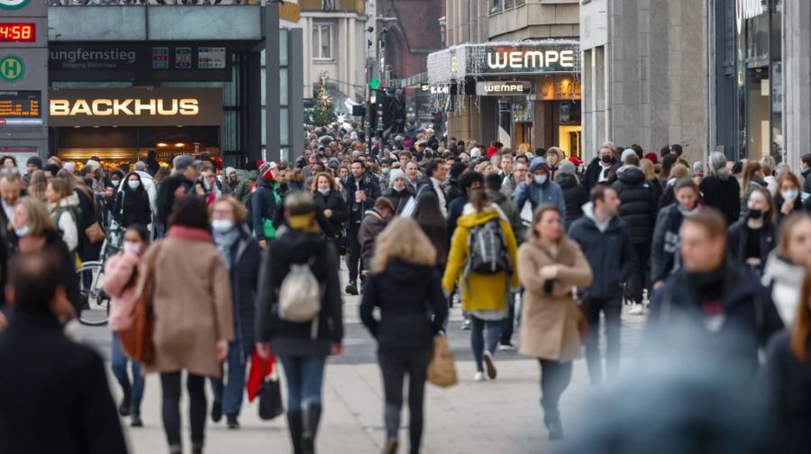 Zudem soll auch die sogenannte Bagatellgrenze wieder aufgehoben werden. Künftig sollen bei allen Einkäufen die Mehrwertsteuer erstattungsfähig sein.