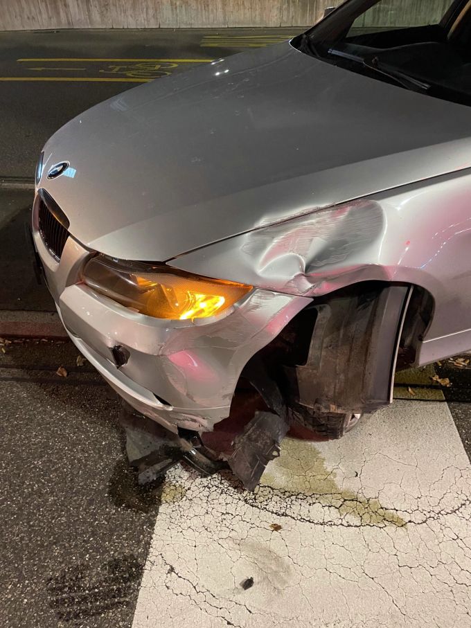 Beim Unfall entstand ein Sachschaden. Sachschaden.