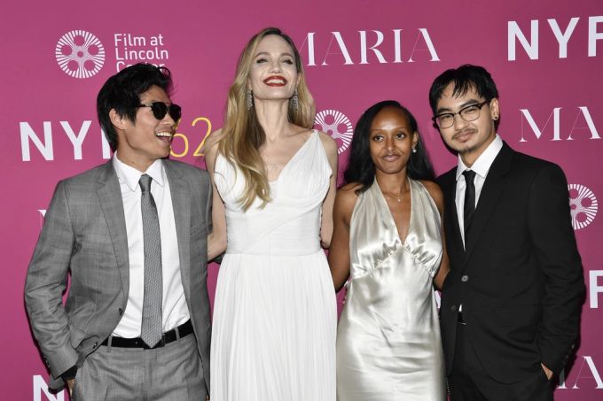 Schon bei der «Maria»-Filmpremiere in New York zeigte sich Angelina Jolie ausgesprochen gut gelaunt. (Archivbild) Angelina Jolie Akala