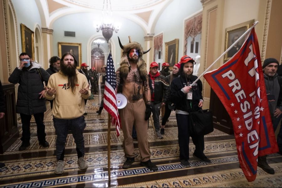 Ein Bild, das 2021 um die Welt ging: Trump-Anhänger stürmten das Kapitol in Washington.