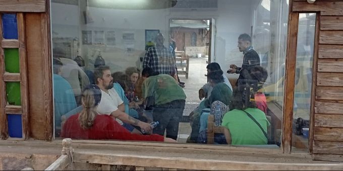 Die Überlebenden des Bootsunglück in Ägypten sind sichtlich geschockt. Boot Ägypten