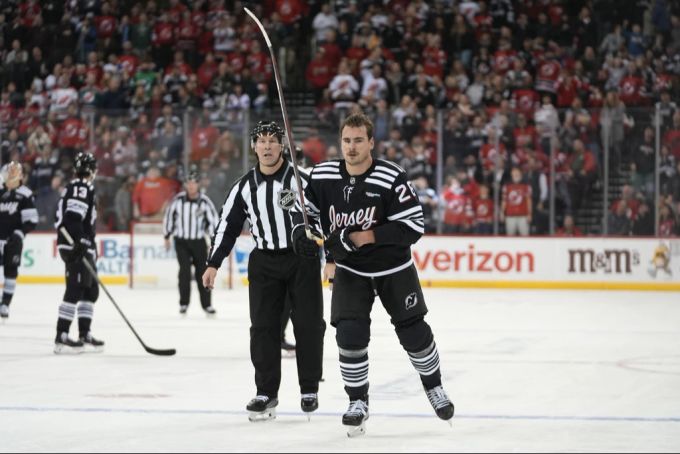 Timo Meier hat schon rund sieben Minuten vor Spielende Feierabend. Timo Meier