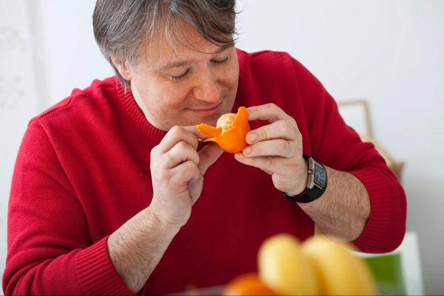 Mandarine, Mann, Obst, Riechen