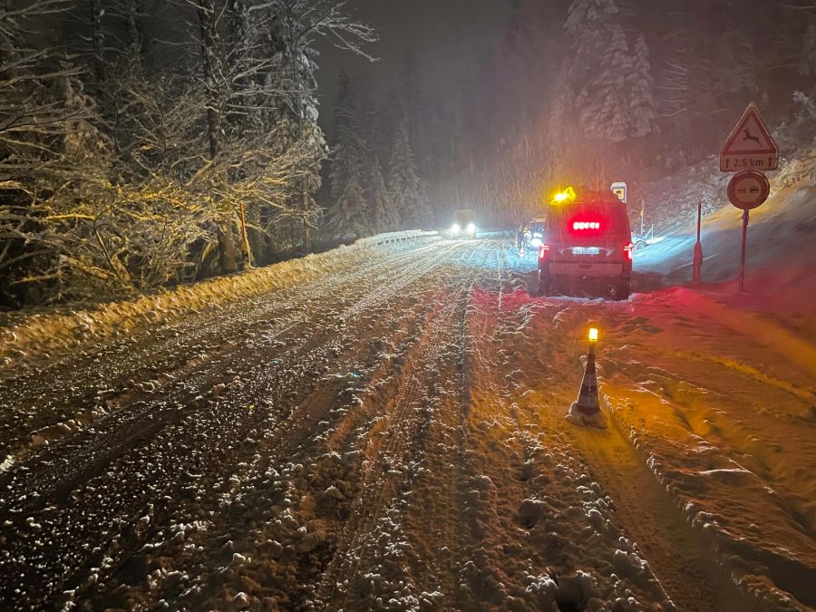 Unfall auf der Kantonsstrasse in Menzingen.