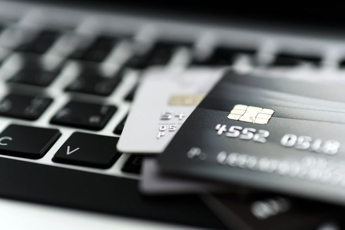 Mittels Phishing versuchen Kriminelle, die Opfer zu verleiten, ihre Passwörter und weitere persönliche Informationen anzugeben. Phishing