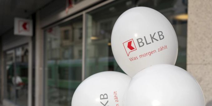 Die BLKB-Tochter Radicant fusioniert mit Fintech Numarics. blkb logo auf luftballons
