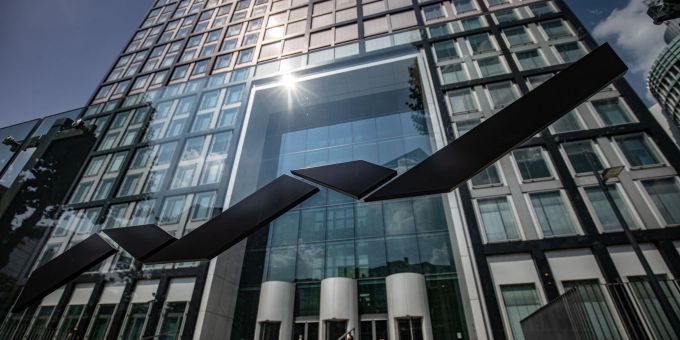 Dem Ex-Mitarbeiter wird Insiderhandel vorgeworfen. (Archivbild) Dem Ex-Mitarbeiter wird Insiderhandel vorgeworfen. (Archivbild)