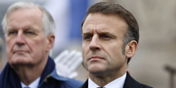 Das Misstrauensvotum stürzte die Regierung, hat jedoch keinen Einfluss auf die Präsidentschaft von Emmanuel Macron. (Archivbild) Emmanuel Macron Frankreich Regierungskrise