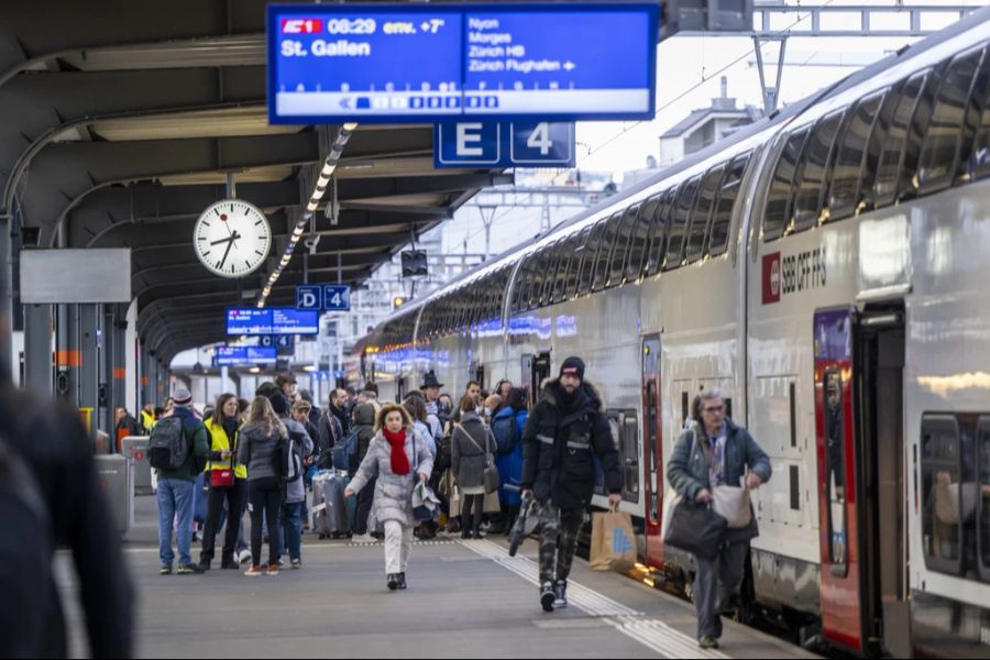 Bahnhof Passagiere 14 Milliarden