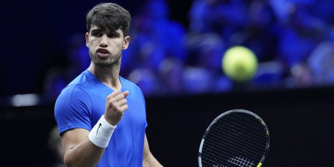 Carlos Alcaraz gehört zu den besten Tennisspielern der Welt. Roger Federer spricht über seinen Spielstil. Carlos Alcaraz Roger Federer
