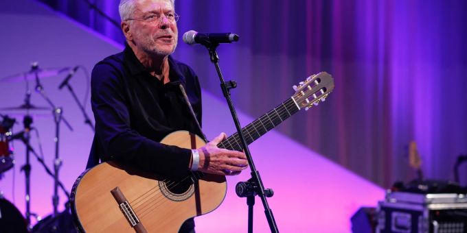 Reinhard Mey bringt am 22. November ein neues Live-Album mit Aufnahmen von 1992 heraus. (Archivbild) Reinhard Mey bringt am 22. November ein neues Live-Album mit Aufnahmen von 1992 heraus. (Archivbild)
