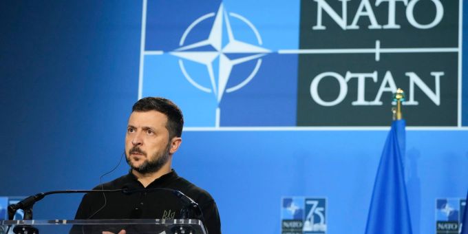 Der ukrainische Präsident Wolodymyr Selenskyj drängt beharrlich auf eine Einladung seines Landes für einen Beitritt in das westliche Militärbündnis Nato. (Archivbild) Der ukrainische Präsident Wolodymyr Selenskyj drängt beharrlich auf eine Einladung seines Landes für einen Beitritt in das westliche Militärbündnis Nato. (Archivbild)