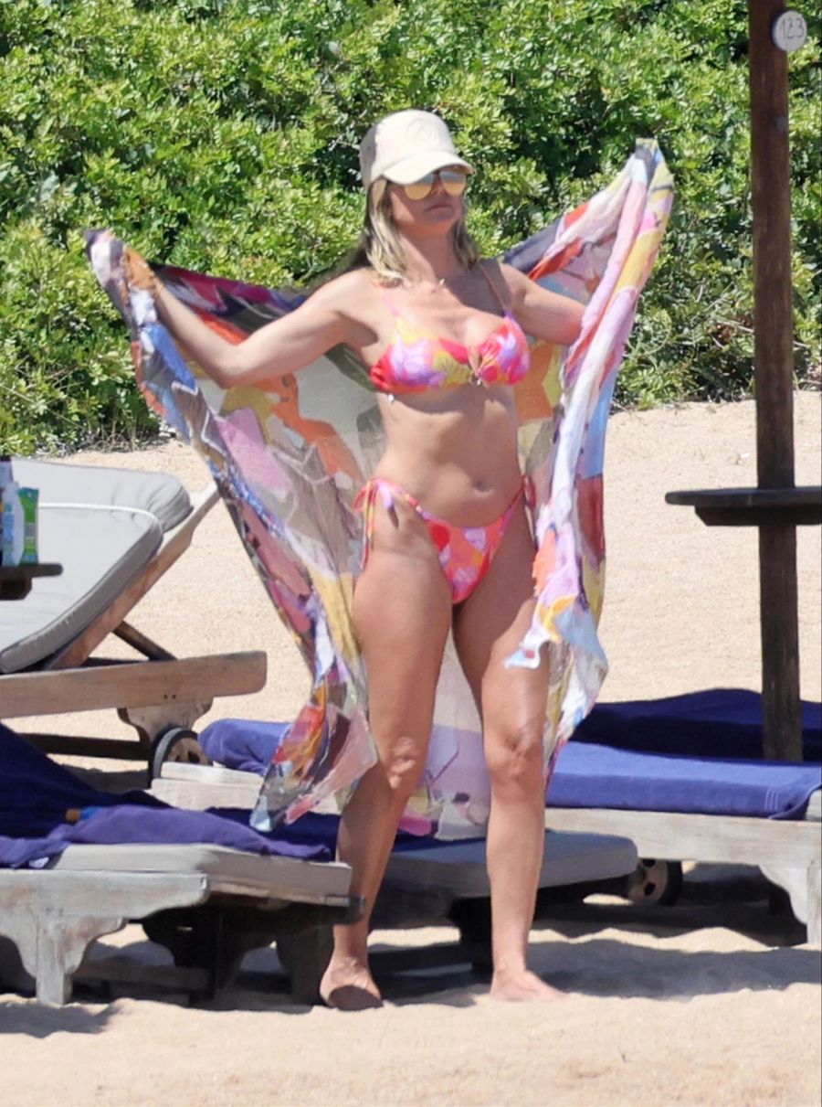 Heidi Klum macht im Bikini eine gute Figur.